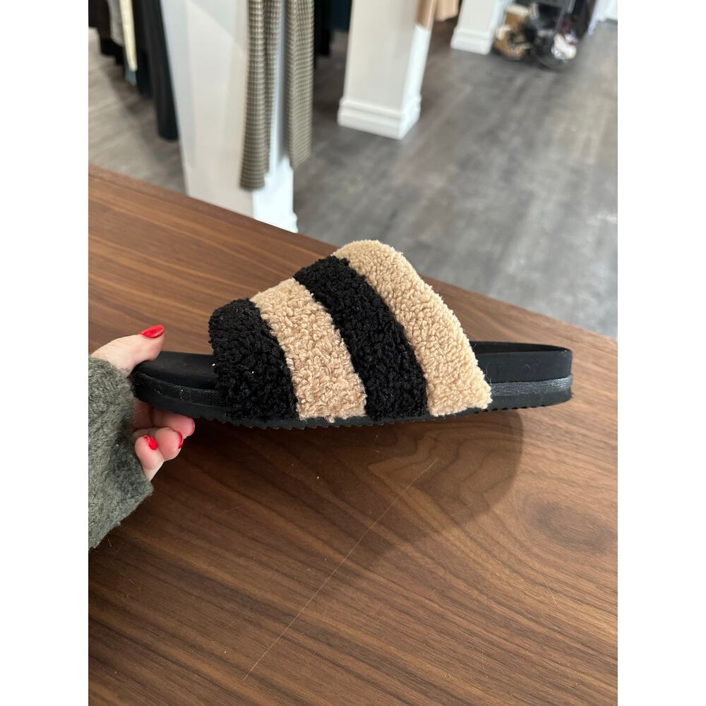 Roam Fuzzy Prism Slides Size 42(12) - image 3